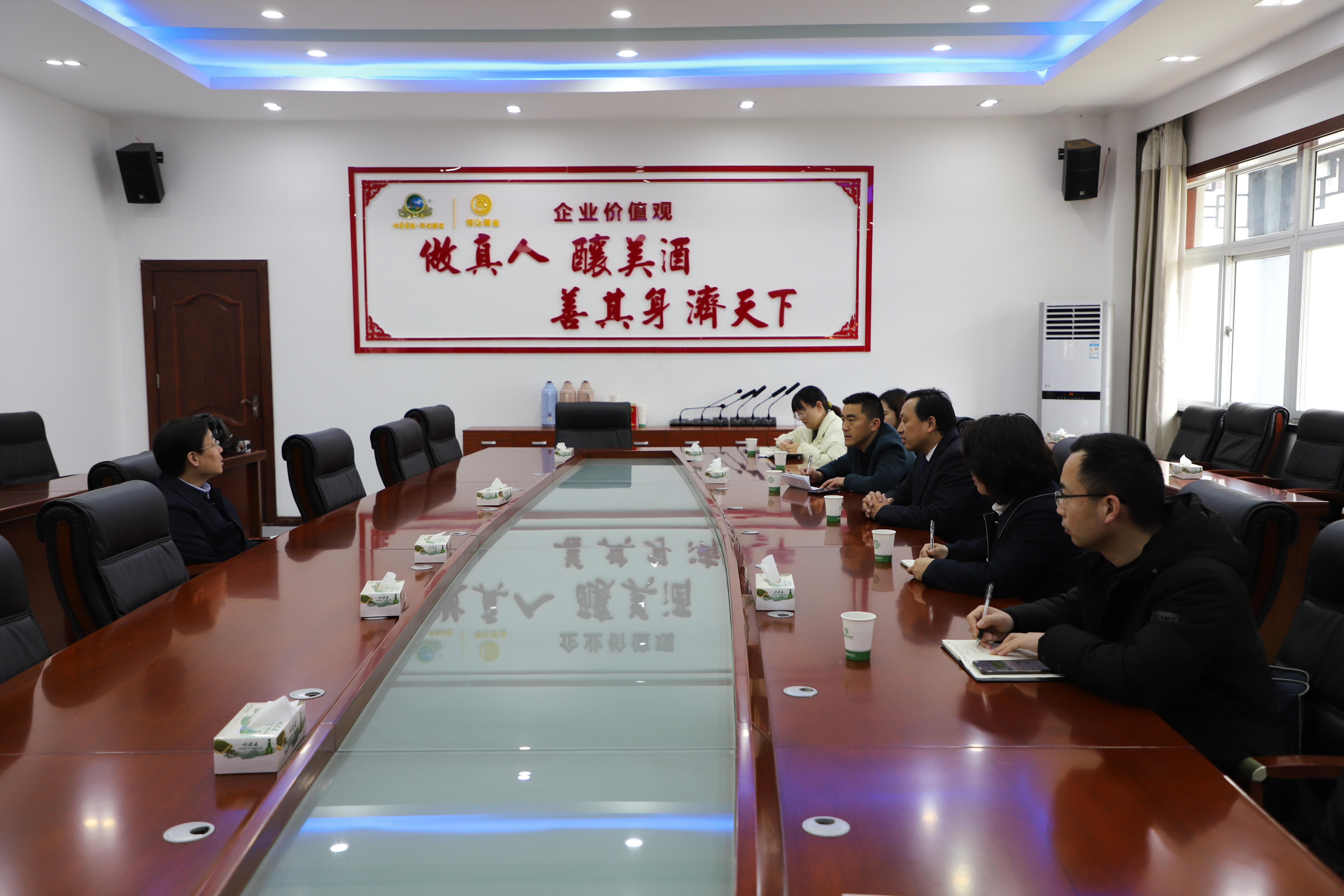 滁州電視臺采訪報道明光酒業